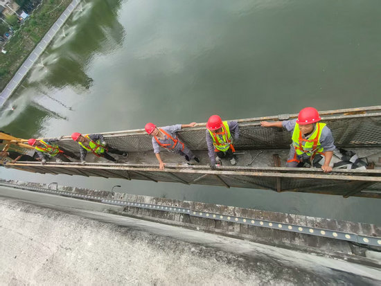 1754383145388865.jpg 2.jpg